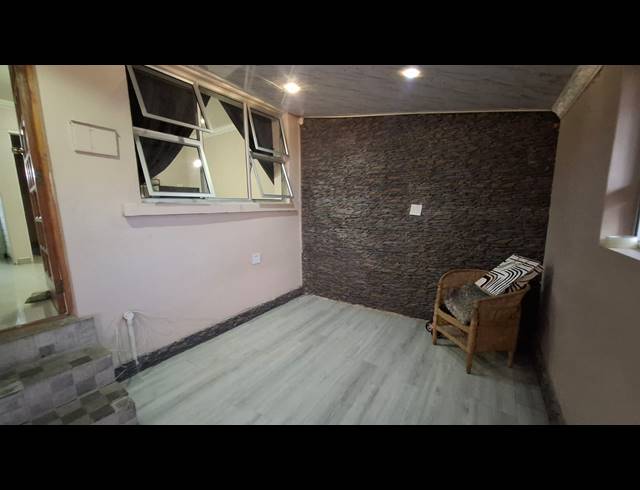 3 BEDROOM FREEHOLD FOR SALE IN WOODLANDS